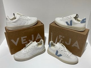 VEJA V-10 LEATHER TRAINERS IN EXTRA WHITE - UK SIZE 5 TO INCLUDE VEJA V-12 LEATHER TRAINERS IN EXTRA WHITE STEEL - UK SIZE 4 - COMBINED RRP £285: LOCATION - LUXURY