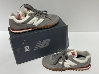 NEW BALANCE URC30AD TRAINERS IN GREY - UK SIZE 7 - RRP £100: LOCATION - LUXURY