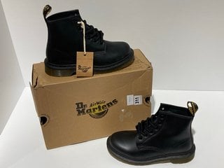 DR MARTENS 101 SMOOTH STITCH LEATHER ANKLE BOOTS IN BLACK - UK SIZE 4 - RRP £139: LOCATION - LUXURY