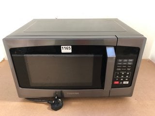 TOSHIBA MICROWAVE OVEN IN BLACK: LOCATION - BR12