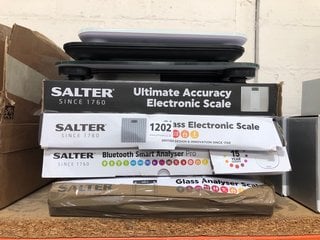 QTY OF ASSORTED SCALES TO INCLUDE SALTER ULTIMATE ELECTRONIC SCALES: LOCATION - BR16