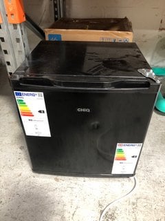 CHIQ 46 LITRE REFRIGERATOR IN BLACK TO INCLUDE RECTANGLE SOFT CLOSING TRASH CAN WITH STEEL BAR PEDAL IN NICKEL: LOCATION - BR16