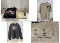 2 X CASTORE "MCLAREN" CLOTHING ITEMS TO INCLUDE LIGHTS OUT HOODIE IN BLACK SIZE 2XL & PATO O'WARD T-SHIRT IN CREAM SIZE 2XL