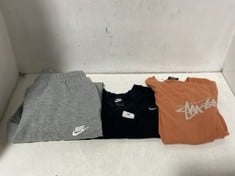 3 X ASSORTED ADULTS CLOTHING ITEMS TO INCLUDE NIKE CARGO TRACKSUIT BOTTOMS IN GREY SIZE MEDIUM & NIKE T-SHIRT IN BLACK SIZE LARGE