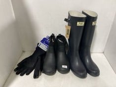 QTY OF ASSORTED OUTWEAR TO INCLUDE SEALSKINZ WATERPROOF ALL WEATHER ULTRA GRIP KNITTED GAUNTLET GLOVES IN BLACK SIZE XL