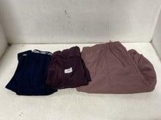 3 X ASSORTED BRANDED CLOTHING TO INCLUDE NIKE WOMENS CARGO BOTTOMS IN PURPLE SIZE LARGE & NIKE PRO LEGGINGS IN NAVY SIZE XS