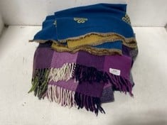 2 X ASSORTED SCARVES TO INCLUDE AVOCA 100% LAMBSWOOL SCARF IN PURPLE