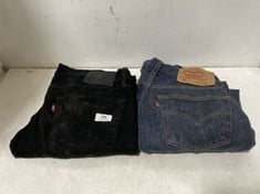 2 X LEVIS ADULTS JEANS TO INCLUDE MENS DENIM JEANS IN DARK BLUE SIZE W31 L32