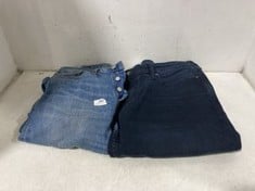 2 X ASSORTED ADULTS JEANS TO INCLUDE LEVIS WOMENS WHITE OAK CONE DENIM IN BLUE SIZE 29