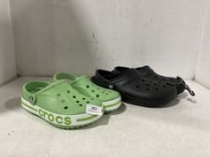 2 X CROCS TO INCLUDE BAYABAND CLOG IN GREEN SIZE UK 4/6