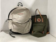 2 X ASSORTED BAGS TO INCLDUE FJALLRAVEN BACKPACK IN GREEN & SUPERDRY SPORTSWEAR RUCKSACK IN WHITE