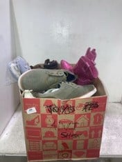 BOX OF ASSORTED ADULTS SHOES TO INCLUDE LEOPARD PRINT SLIDERS IN COLOUR CORAL- SIZE 8