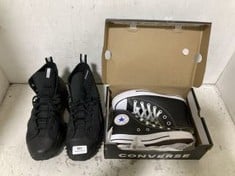 2 X ASSORTED ADULTS CONVERSE SHOES TO INCLUDE CONVERSE HI TOPS IN BLACK SIZE 4.5