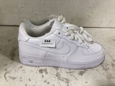 WOMENS NIKE AIR FORCE 1 IN WHITE SIZE 5.5