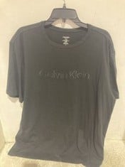 4 X ASSORTED ADULTS CLOTHING TO INCLUDE CALVIN KLIEN LOUNGE LOGO TSHIRT IN BLACK SIZE L