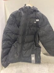 2 X ASSORTED ADULTS CLOTHES TO INCLUDE TRESPASS WATERPROOF COAT IN BLACK SIZE M