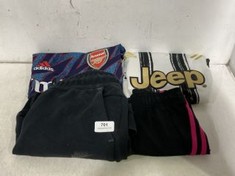 4 X ASSORTED CHILDRENS CLOTHING TO INCLUDE NIKE TECH JOGGERS IN BLACK SIZE L