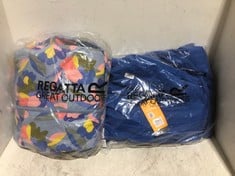 REGATTA GREAT OUTDOORS ADULT WATERPROOF ROBE OXFORD BLUE - SIZE S/M TO INCLUDE REGATTA GREAT OUTDOORS ADULT WATERPROOF ROBE ABSTRACT FLORAL PRINT - SIZE L/XL