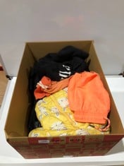 BOX OF ASSORTED KIDS CLOTHES TO INCLUDE RIVER ISLAND THE NOTORIOUS B.I.G BLACK HOODIE - SIZE 11-12 YEARS