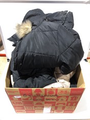 6 X ASSORTED KIDS COATS/JACKETS TO INCLUDE PRIMARK BLACK PADDED COAT WITH HOOD - SIZE 13-14 YEARS