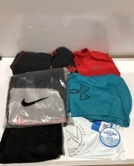 6 X ASSORTED CLOTHES TO INCLUDE NIKE X FC BARCELONA FOOTBALL SHIRT BLACK - SIZE M