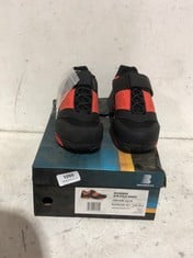 BOARDMAN MTB CYCLE SHOES IN BLACK/RED - SIZE UK 7