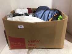 BOX OF ASSORTED CLOTHING TO INCLUDE VANS OFF THE WALL GREEN SWEATER IN SIZE M