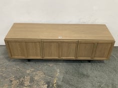 3 DOOR PANELLED MEDIA UNIT