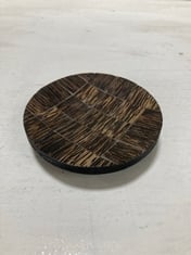 APPROX 120 X STONE THE CROWS SMALL ROUND DISH - PALM WOOD - TOTAL RRP £720