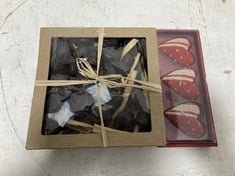 QTY OF ASSORTED STONE THE CROWS ITEMS TO INCLUDE GIFT BOX 3 SMALL HEART CANDLES