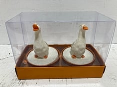 APPROX 36 X STONE THE CROWS GIFT BOX OF 2 LG DUCK TEALIGHTS-HGT 9CM - TOTAL RRP £180