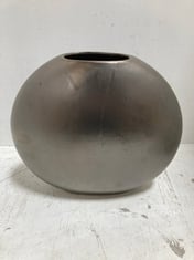 15 X STONE THE CROWS LARGE MOON VASE - TOTAL RRP £225 (COLLECTION ONLY)