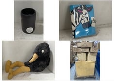 APPROX 298 STONE THE CROWS ITEMS TO INCLUDE 120 X STONE THE CROWS MEDIUM ANTIQUED BAMBOO CANDLE - GHIEGHT 13CM - ITEM RRP £3 AND 30 X STONE THE CROWS WINE BOTTLEHOLDER-CRAFTY CROWS-LENGTH 40CM - ITEM