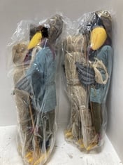 APPROX 36 STONE THE CROWS ITEMS TO INCLUDE STONE THE CROWS LARGE CROW - SCARE CROWS - HEIGHT 85CM - ITEM RRP £48- TOTAL RRP OF PALLET £1710 (KERBSIDE PALLET DELIVERY)