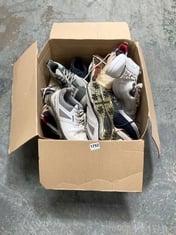 BOX OF ASSORTED GOLF SHOES TO INCLUDE STROMBERG SHOES SIZE 5