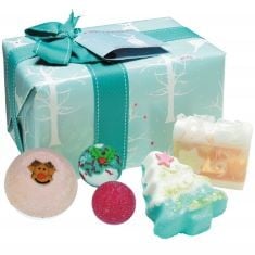 20 X BOMB COSMETICS WINTER WONDERLAND HANDMADE WRAPPED BATH AND BODY GIFT PACK, CONTAINS 5-PIECES, 440 G [CONTENTS MAY VARY].