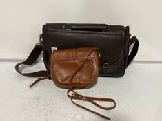 2 X LEATHER HANDBAGS TO INCLUDE LEATHER HANDBAG IN BROWN WITH DARK GREEN TARTAN PATTERN LINING