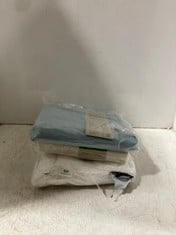 3 X ASSORTED BEDDING ITEMS TO INCLUDE EGYPTIAN COTTON DEEP FITTED SHEET IN DUCK EGG BLUE