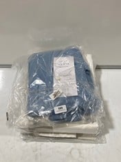 3X ASSORTED BEDDING ITEMS TO INCLUDE JOHN LEWIS 2 WASHED COTTON STANDARD PILLOWCASES IN BABY BLUE, 50CM X 25CM