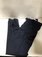 2 X CLOTHING ITEMS TO INCLUDE BIRDEYE TROUSERS IN NAVY SIZE 30R