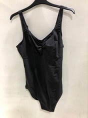 3 X ASSORTED SWIMING CLOTHING TO INCLUDE SHAPING SWIMMING COSTUME IN BLACK SIZE 12