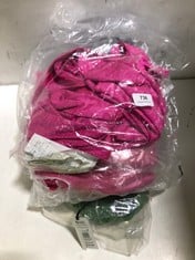 3 X ASSORTED CLOTHING ITEMS TO INCLUDE WOOLEN CREWNECK SWEATER IN GREEN SIZE XS