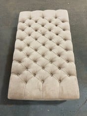 CUSHIONED BUTTONED POUFFE IN BEIGE