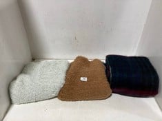 3 X ASSORTED SCARFS TO INCLUDE EVER AFTER FLUFFY SCARF BROWN - TOTAL RRP £138