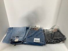 3 X ASSORTED LEVI ADULT CLOTHING ITEMS TO INCLUDE LEVI 501 HIGH RISE TAPERED LEG DENIM JEANS BLUE - SIZE 25 - TOTAL RRP £337