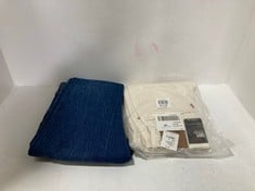 LEVI HIGH RISE STRAIGHT LEG JEANS WHITE - SIZE 24 TO INLUDE LEVI MID RISE STRAIGHT LEG DENIM JEANS BLUE - SIZE 24 - TOTAL RRP £200