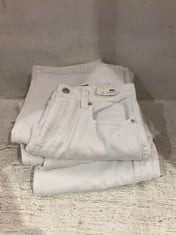 2 X TINSLEY BAGGY HIGH RISE STRAIGHT LEG WHITE - SIZE 27 TO INCLUDE 2 X TINSLEY BAGGY HIGH RISE STRAIGHT LEG WHITE - SIZE 26 - TOTAL RRP £392