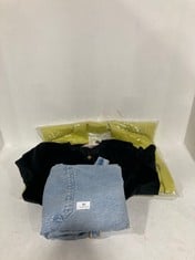 3 X ASSORTED MEDIUM ADULT COTHING ITEMS TO INCLUDE MAJOR LEAGUES MID RISE CUFFED CROP DENIM JEANS LIGHT BLUE - SIZE 27 - TOTAL RRP £436