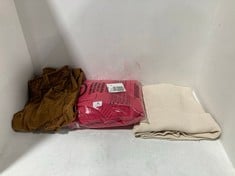 3 X ASSORTED SMALL ADULT CLOTHING ITEMS TO INCLUDE ALLI V-NECK PULLOVER KNIT JUMPER PINK - SIZE S - TOTAL RRP £412