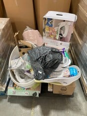 PALLET OF ASSORTED BABY ITEMS TO INCLUDE MAMAS AND PAPAS BABY SNUG 2 STAGE FLOOR SUPPORT SEAT WITH PLAY TRAY (ZONE 3) (KERBSIDE PALLET DELIVERY)